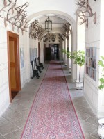 /album/fotogalerie-statni-zamek-trebon-perla-v-okveti-vodni-ruze/trasa-b-soukroma-schwarzenberska-apartma-chodba-jpg/